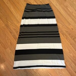 Mossimo maxi skirt size medium